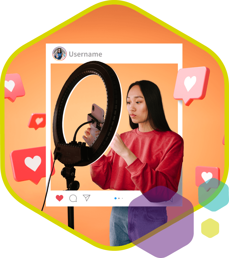 Influencer maakt content met gepersonaliseerde merchandise via het PromoCat platform